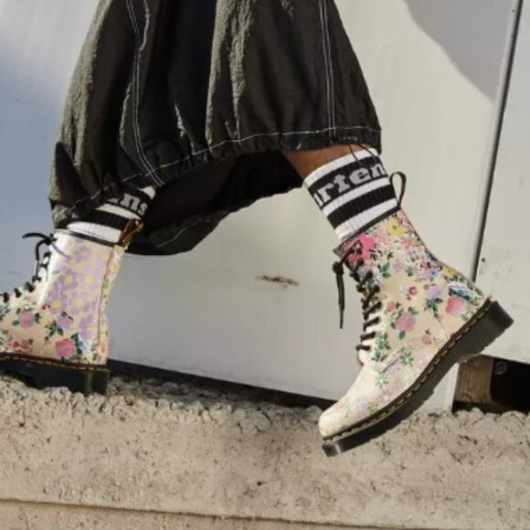 Dr Martens Boots - Picture 1 of 5